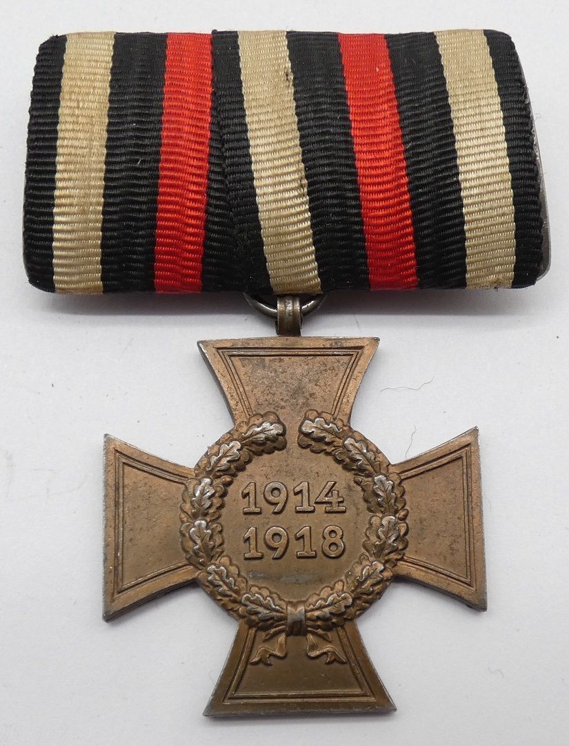 Ehrenkreuz für Kriegsteilnehmer 1914-18,  Kriegsteilnehmerkreuz, an Einzelschnalle, rückseitig mit Hersteller.