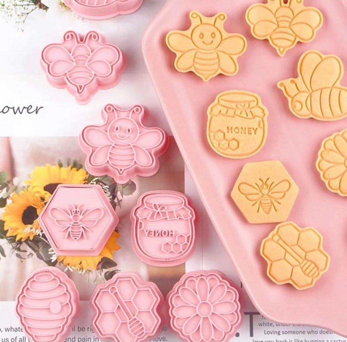 8pcs Bee Theme Cookie Cutters And Stamps