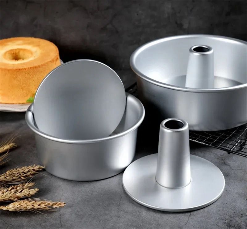 Round Middle Hole Alloy Non Stick Cake Pan Set 3 Pieces 