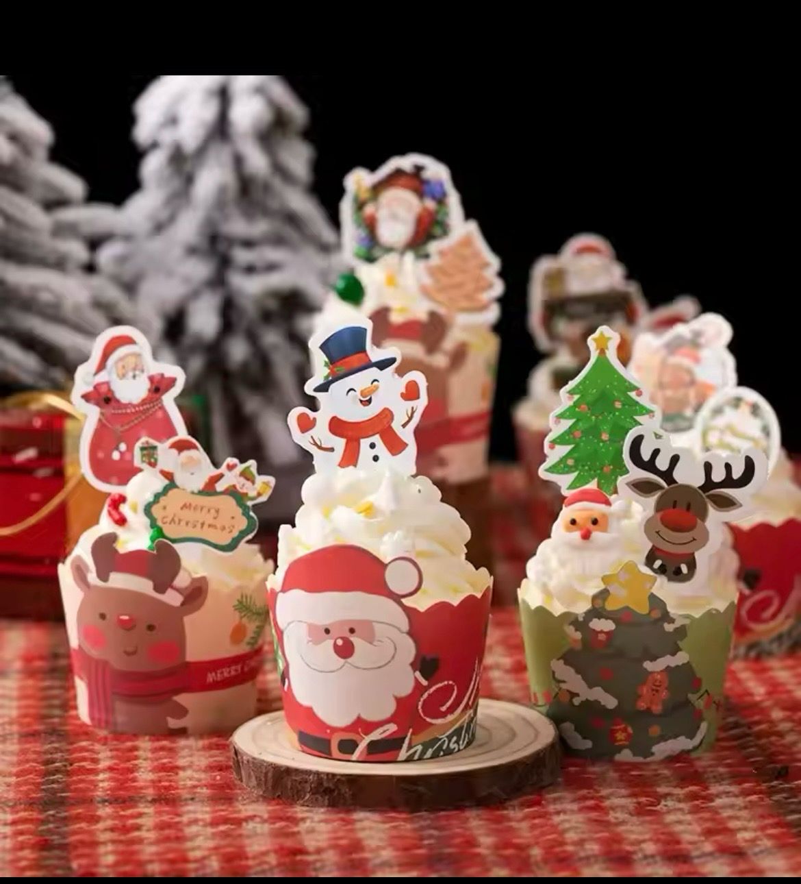 Christmas Cupcakes Liner Lot/50 pieces 