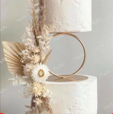 Iron Gold  Plated Floating Cake Separator 