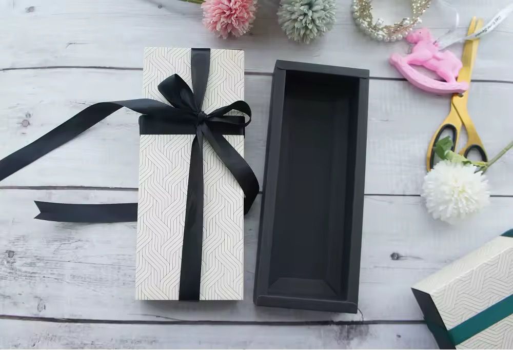 12 Cavity Chocolate Grease Proof Paper Box Lot / 4 boxes including 48 black spacer ( ribbon not Included )