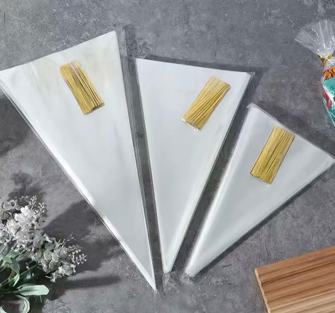 Transparent triangle Shape bags 50/bags + string