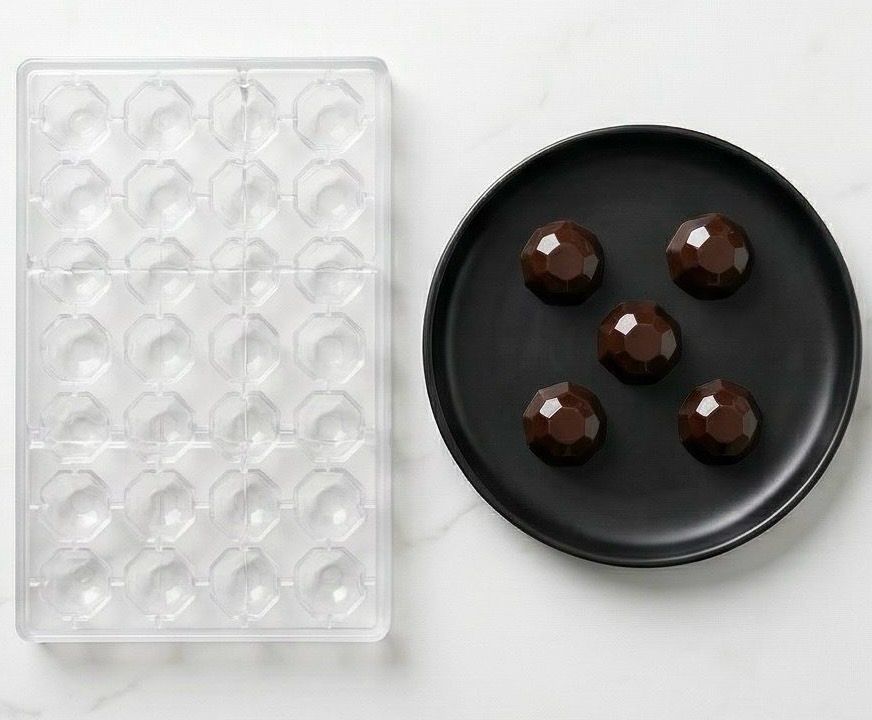 Diamond Shape Polycarbonate 28 Cavity 