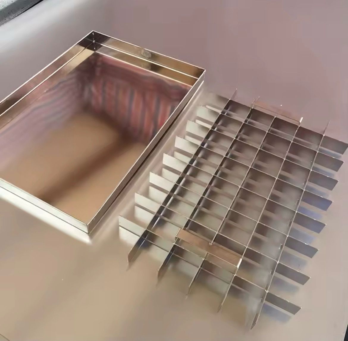 High Quality 56 Grid Stainless Steel Brownies Tray &amp; Cutter Divider 