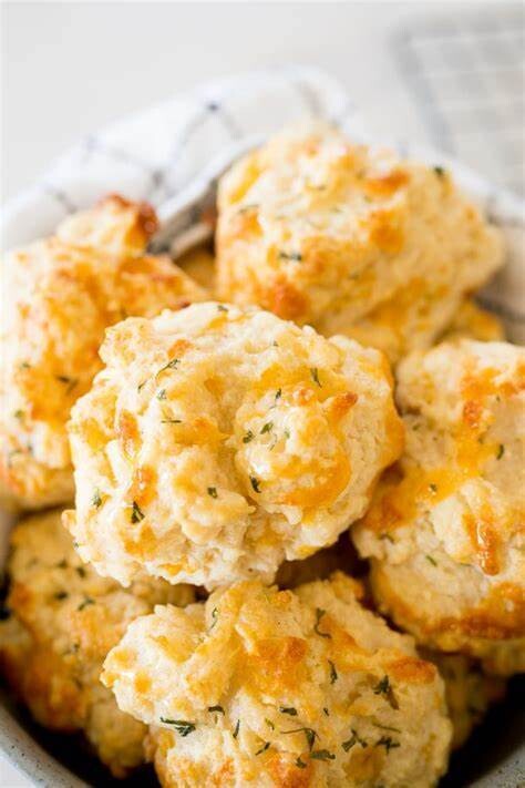 6 Cheddar Biscuits 6 Cheddar Biscuits