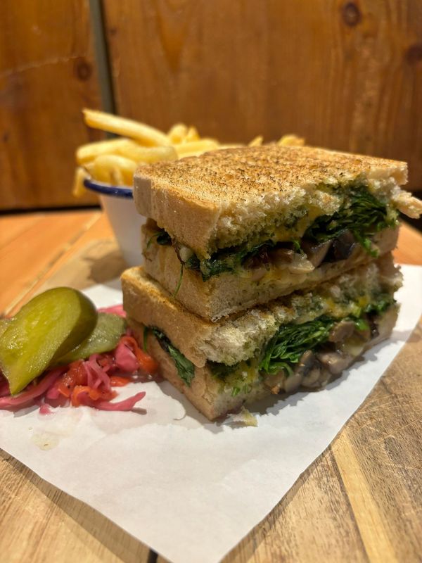 Mushroom, Pesto &amp; Rocket (v)