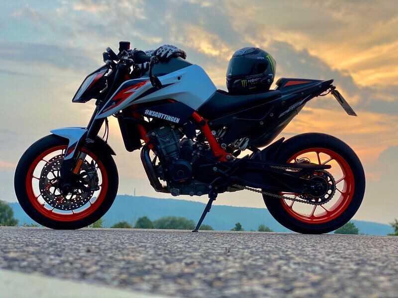 LEIHMOTORRAD - KTM DUKE 890R