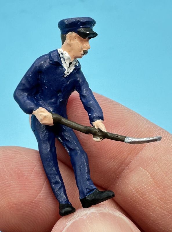 MTMO03P - O Gauge Figure, Fireman Stoking the Boiler - by MT Miniatures