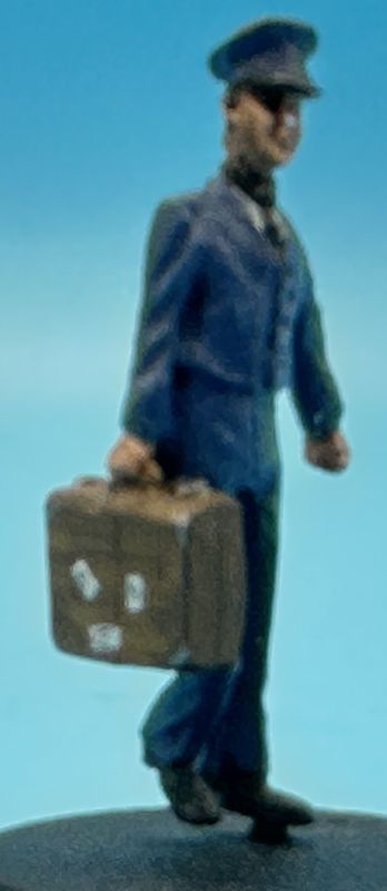 MTMO07 - O Gauge Figure, Porter Carrying Suitcase - Casting by MT Miniatures
