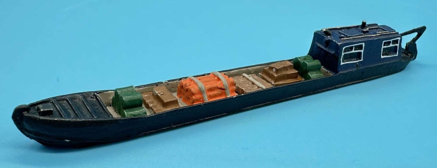 MTMN02P - N Gauge 45 ft Building Supplies Barge - Painted by MT Miniatures