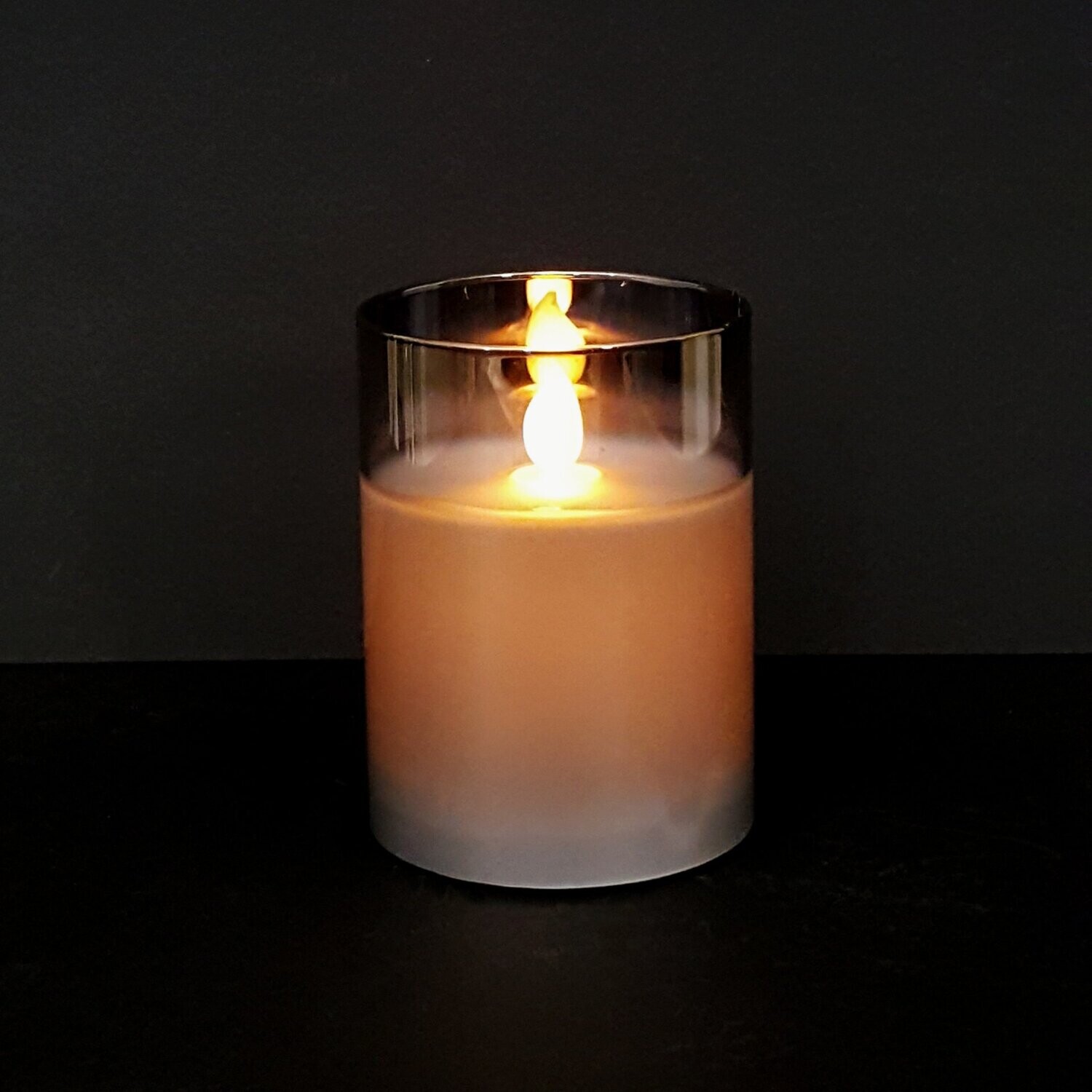 2663 - CANDELA A LED IN CERA CON VETRO "FUME GRIGIO" IRIDESCENTE CON EFFETTO VERA FIAMMA IN MOVIMENTO