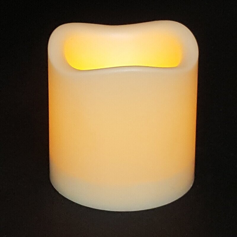 2767 - CANDELA A LED IN PLASTICA EFFETTO CERA