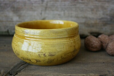 Ciotola in ceramica gialla- artigianale- rustica - piccolo centrotavola per cioccolatini, noccioline, olive, patatine… Ciotola in ceramica gialla- artigianale- rustica - piccolo centrotavola per cioccolatini, noccioline, olive, patatine…