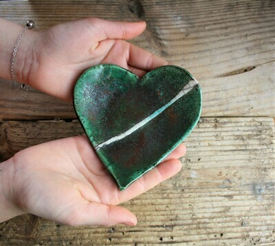RAKU - Portasapone in ceramica raku verde a forma di cuore - raku ceramics - raku pottery - portagioie - porta anelli RAKU - Portasapone in ceramica raku verde a forma di cuore - raku ceramics - raku pottery - portagioie - porta anelli