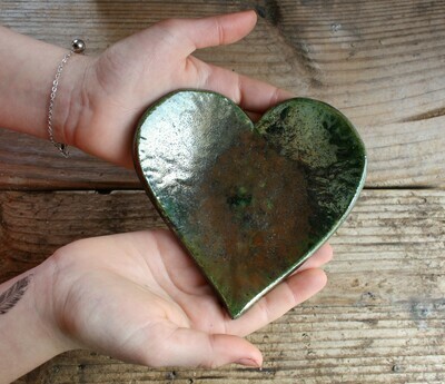 RAKU - Portasapone in ceramica raku verde rame a forma di cuore - raku ceramics - raku pottery - portagioie - porta anelli RAKU - Portasapone in ceramica raku verde rame a forma di cuore - raku ceramics - raku pottery - portagioie - porta anelli