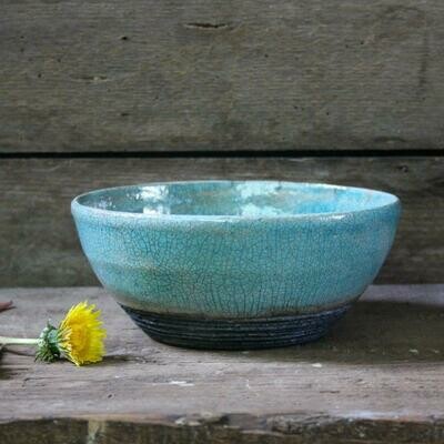 Ciotola in ceramica raku azzurra e nera craquelé fatto a mano, porta frutta, centro tavola Ciotola in ceramica raku azzurra e nera craquelé fatto a mano, porta frutta, centro tavola
