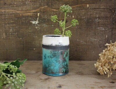 Vaso, portamatite, portaspazzolini in ceramica raku bianco, azzurro e rame craquelé fatto a mano per composizioni floreali senza foro di drenaggio Vaso, portamatite, portaspazzolini in ceramica raku bianco, azzurro e rame craquelé fatto a mano per composizioni floreali senza foro di drenaggio