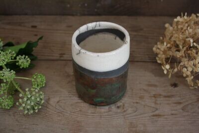 Vaso, portamatite, portaspazzolini in ceramica raku bianco, azzurro e rame craquelé fatto a mano per composizioni floreali senza foro di drenaggio Vaso, portamatite, portaspazzolini in ceramica raku bianco, azzurro e rame craquelé fatto a mano per composizioni floreali senza foro di drenaggio