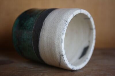 Vaso, portamatite, portaspazzolini in ceramica raku bianco, azzurro e rame craquelé fatto a mano per composizioni floreali senza foro di drenaggio Vaso, portamatite, portaspazzolini in ceramica raku bianco, azzurro e rame craquelé fatto a mano per composizioni floreali senza foro di drenaggio