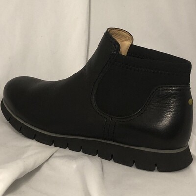 SAMUEL HUBBARD EXTRALIGHT ANKLE BOOT (Sample)
WOMEN'S SIZE 8.5 - #UNPAIR (LEFT)