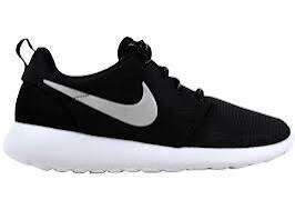 NIKE ROSHE RUN BLACK METALLIC PLATINUM
WOMEN'S SIZE 6.5 - #UNPAIR (RIGHT)