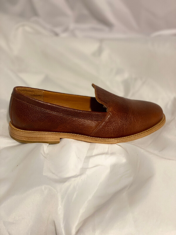 PATINA SLIP-ON LOAFER (Sample) 
WOMEN'S SIZE 8.5 - #UNPAIR (RIGHT)