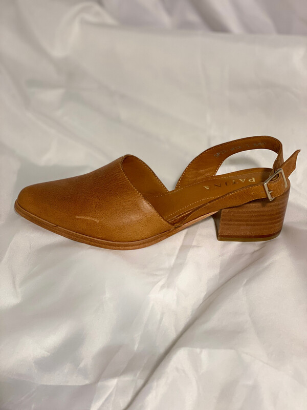 PATINA CLOSED-TOE SLINGBACK (Sample) 
WOMEN'S SIZE 8.5 - #UNPAIR (RIGHT)