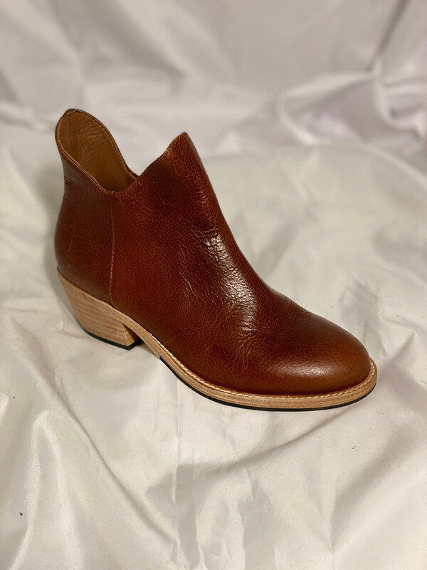 PATINA ZIP-UP ANKLE BOOTIE (Sample) 
WOMEN'S SIZE 7M - #UNPAIR (RIGHT)