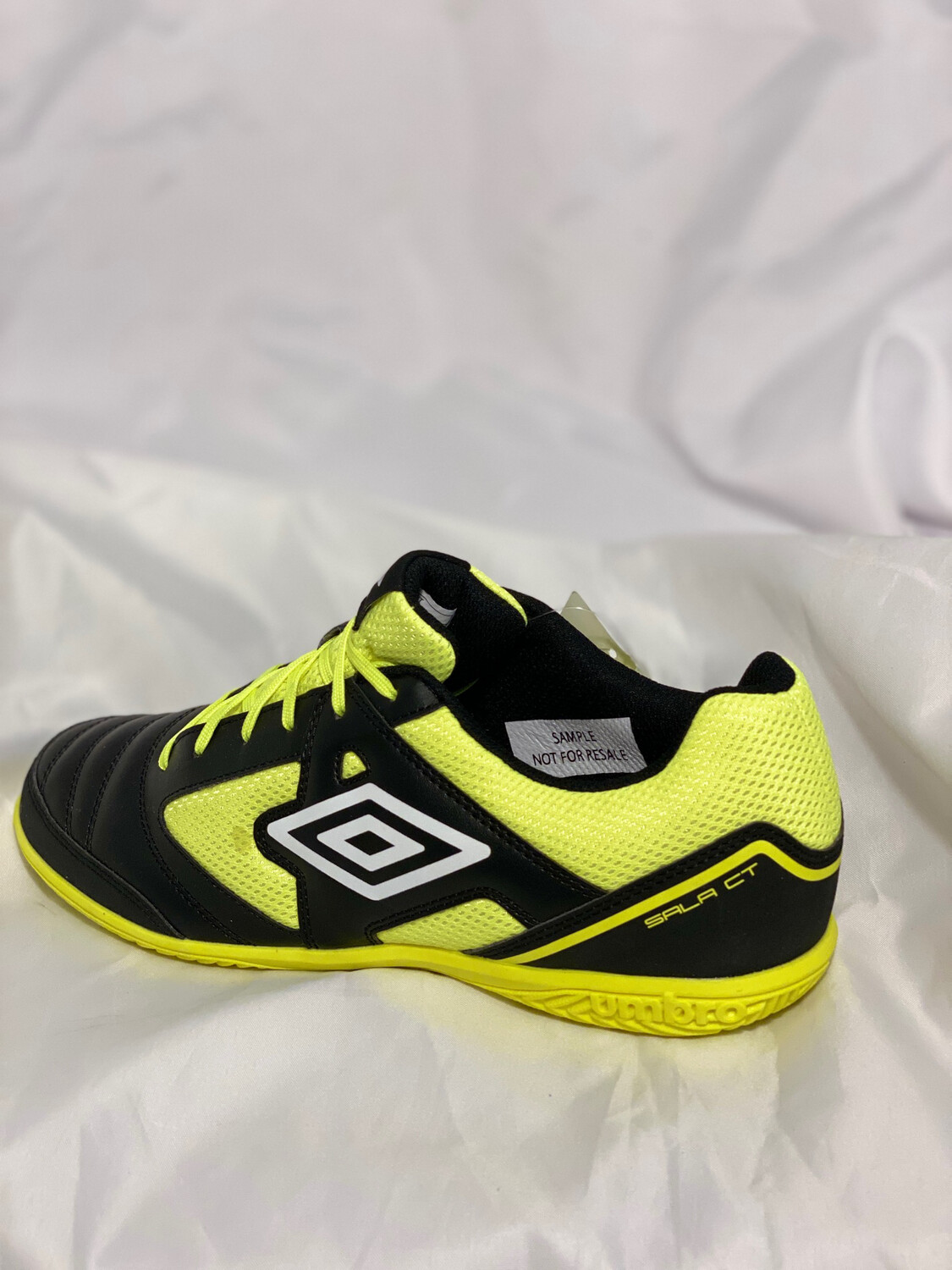 UMBRO SALA CT (Sample) MEN’S SIZE 9 - #UNPAIR (LEFT)