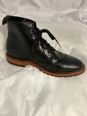 PATINA LACE-UP BREAKER BOOT (Sample) WOMEN'S SIZE 8.5 - #UNPAIR (LEFT) PATINA LACE-UP BREAKER BOOT (Sample) WOMEN'S SIZE 8.5 - #UNPAIR (LEFT)