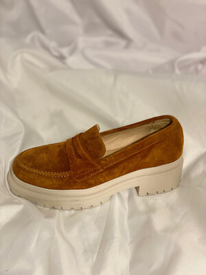 PATINA SLIP-ON PATINA SLIP-ON "PENNY" LOAFER (Sample) WOMEN'S SIZE 6.5 - #UNPAIR (LEFT)