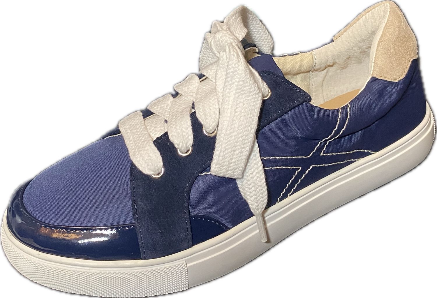 NYDJ SORA SNEAKERS (Sample) WOMEN'S SIZE 6 M - #UNPAIR (LEFT AND RIGHT AVAILABLE) NYDJ SORA SNEAKERS (Sample) WOMEN'S SIZE 6 M - #UNPAIR (LEFT AND RIGHT AVAILABLE)