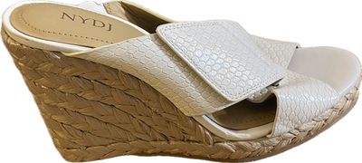 NYDJ SPARROW SANDAL (Sample) WOMEN'S SIZE 6 M - #UNPAIR (LEFT AND RIGHT AVAILABLE) NYDJ SPARROW SANDAL (Sample) WOMEN'S SIZE 6 M - #UNPAIR (LEFT AND RIGHT AVAILABLE)