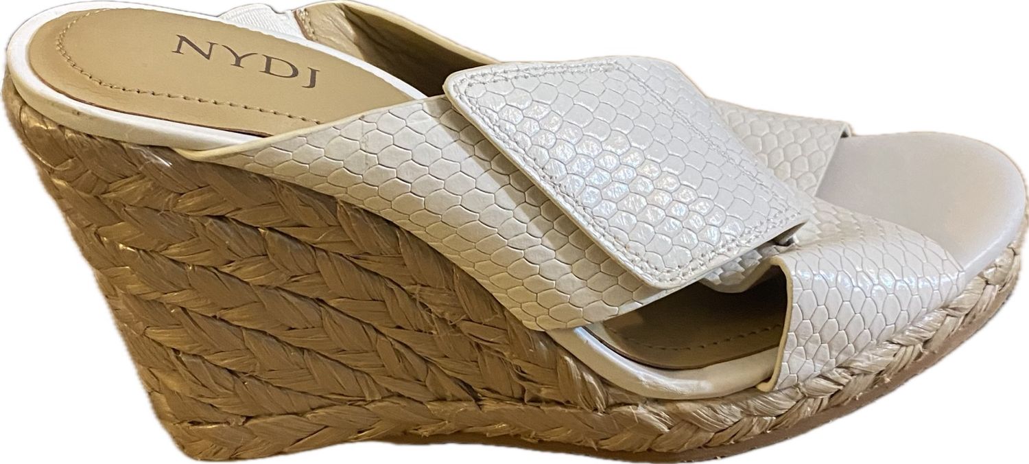 NYDJ SPARROW SANDAL (Sample) WOMEN'S SIZE 6 M - #UNPAIR (LEFT AND RIGHT AVAILABLE) NYDJ SPARROW SANDAL (Sample) WOMEN'S SIZE 6 M - #UNPAIR (LEFT AND RIGHT AVAILABLE)