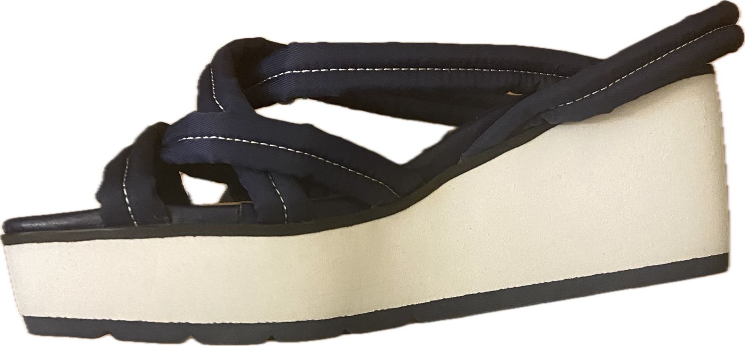 NYDJ ROXIE SANDAL (Sample) WOMEN'S SIZE 6 M - #UNPAIR (LEFT AND RIGHT AVAILABLE) NYDJ ROXIE SANDAL (Sample) WOMEN'S SIZE 6 M - #UNPAIR (LEFT AND RIGHT AVAILABLE)