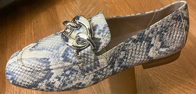 DONALD PLINER BRISTOL LOAFER (Sample) WOMEN'S SIZE 6M - #UNPAIR (LEFT AND RIGHT AVAILABLE) DONALD PLINER BRISTOL LOAFER (Sample) WOMEN'S SIZE 6M - #UNPAIR (LEFT AND RIGHT AVAILABLE)