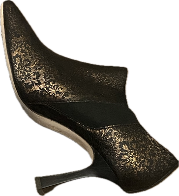 DONALD PLINER ROWAN HEELED BOOTIE (Sample) WOMEN'S SIZE 6 - #UNPAIR (LEFT AND RIGHT AVAILABLE*) DONALD PLINER ROWAN HEELED BOOTIE (Sample) WOMEN'S SIZE 6 - #UNPAIR (LEFT AND RIGHT AVAILABLE*)