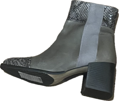 DONALD PLINER ETHICAL GEMI I BOOTIE (Sample) WOMEN'S SIZE 6 - #UNPAIR (LEFT AND RIGHT AVAILABLE*) DONALD PLINER ETHICAL GEMI I BOOTIE (Sample) WOMEN'S SIZE 6 - #UNPAIR (LEFT AND RIGHT AVAILABLE*)