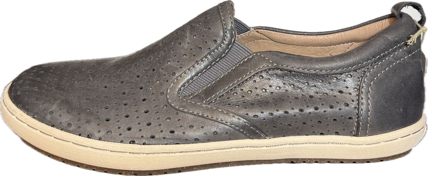 TAOS COURT WALKING DEPOT SLIP-ON WOMEN'S SIZE 6.5 - #UNPAIR (RIGHT) TAOS COURT WALKING DEPOT SLIP-ON WOMEN'S SIZE 6.5 - #UNPAIR (RIGHT)