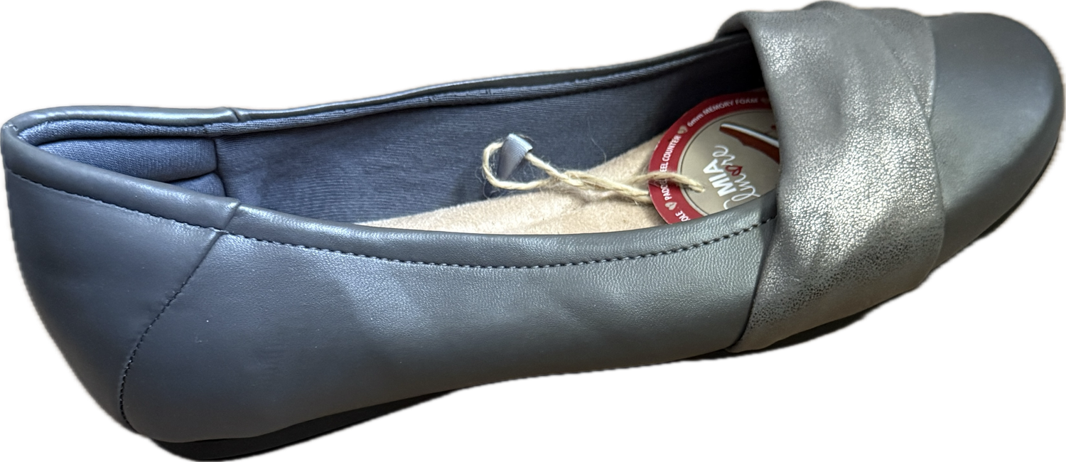 MIA AMORE CORRA SLIP-ON FLAT SHOE WOMEN'S SIZE 8W - #UNPAIR (RIGHT) MIA AMORE CORRA SLIP-ON FLAT SHOE WOMEN'S SIZE 8W - #UNPAIR (RIGHT)