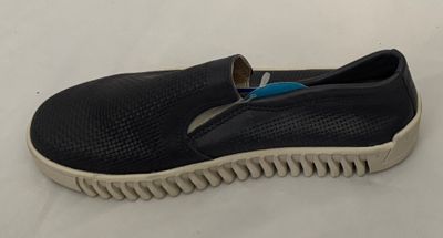 Pegada Women’s Leather Casual Slip-On Sneaker  WOMEN'S SIZE 6M - #UNPAIR (Right)