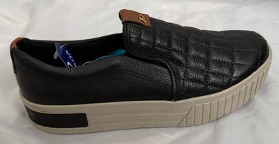 Pegada Women’s Leather Slip-On Sneaker   WOMEN'S SIZE 6M - #UNPAIR (Right)