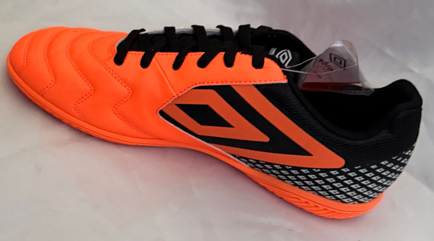 UMBRO SALA 5 IC (Sample) MEN’S SIZE 9 - #UNPAIR (RIGHT) UMBRO SALA 5 IC (Sample) MEN’S SIZE 9 - #UNPAIR (RIGHT)