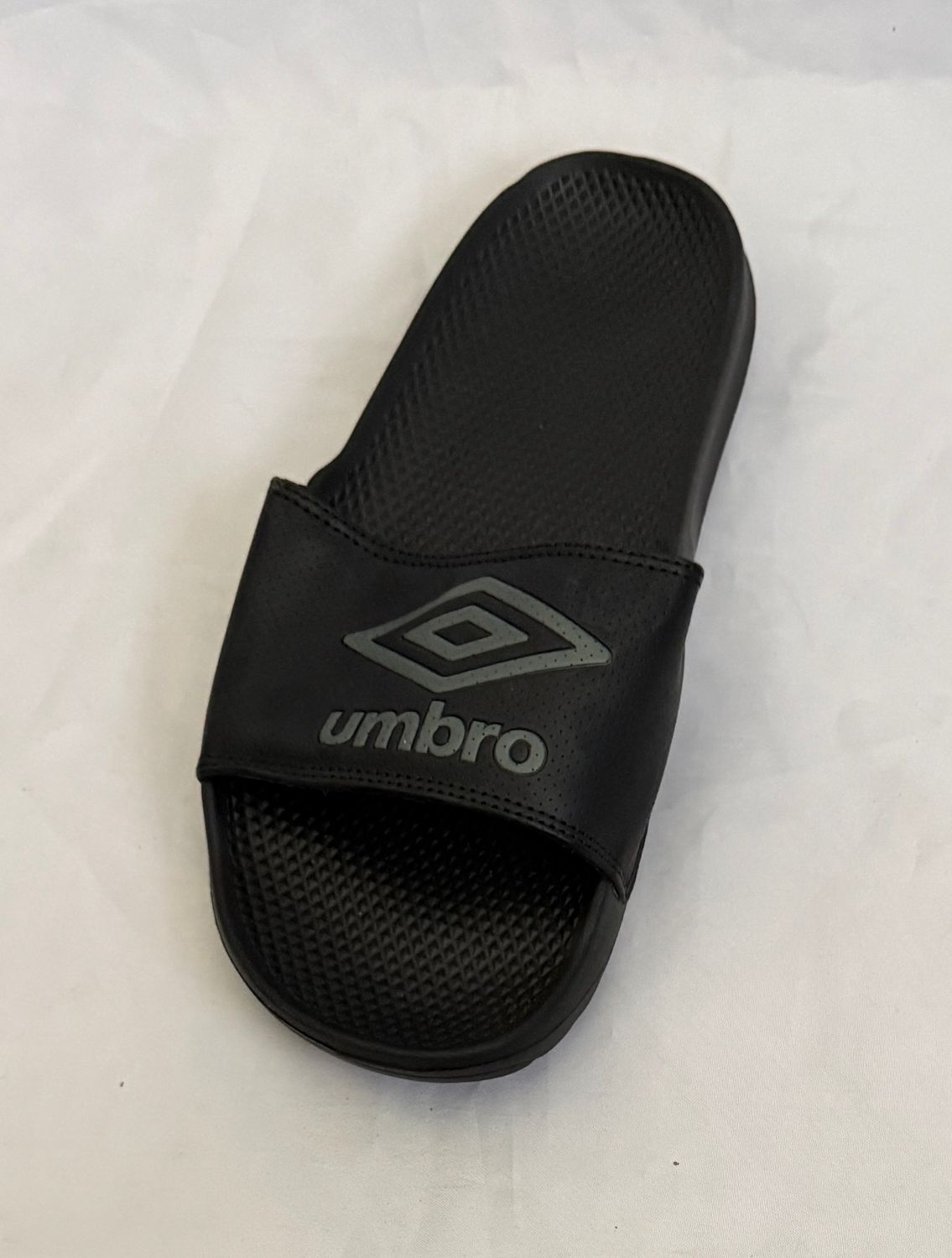 UMBRO SQUADRA SLIDE II ATHLETIC SANDAL (Sample) MEN’S SIZE 9 - #UNPAIR (RIGHT) UMBRO SQUADRA SLIDE II ATHLETIC SANDAL (Sample) MEN’S SIZE 9 - #UNPAIR (RIGHT)
