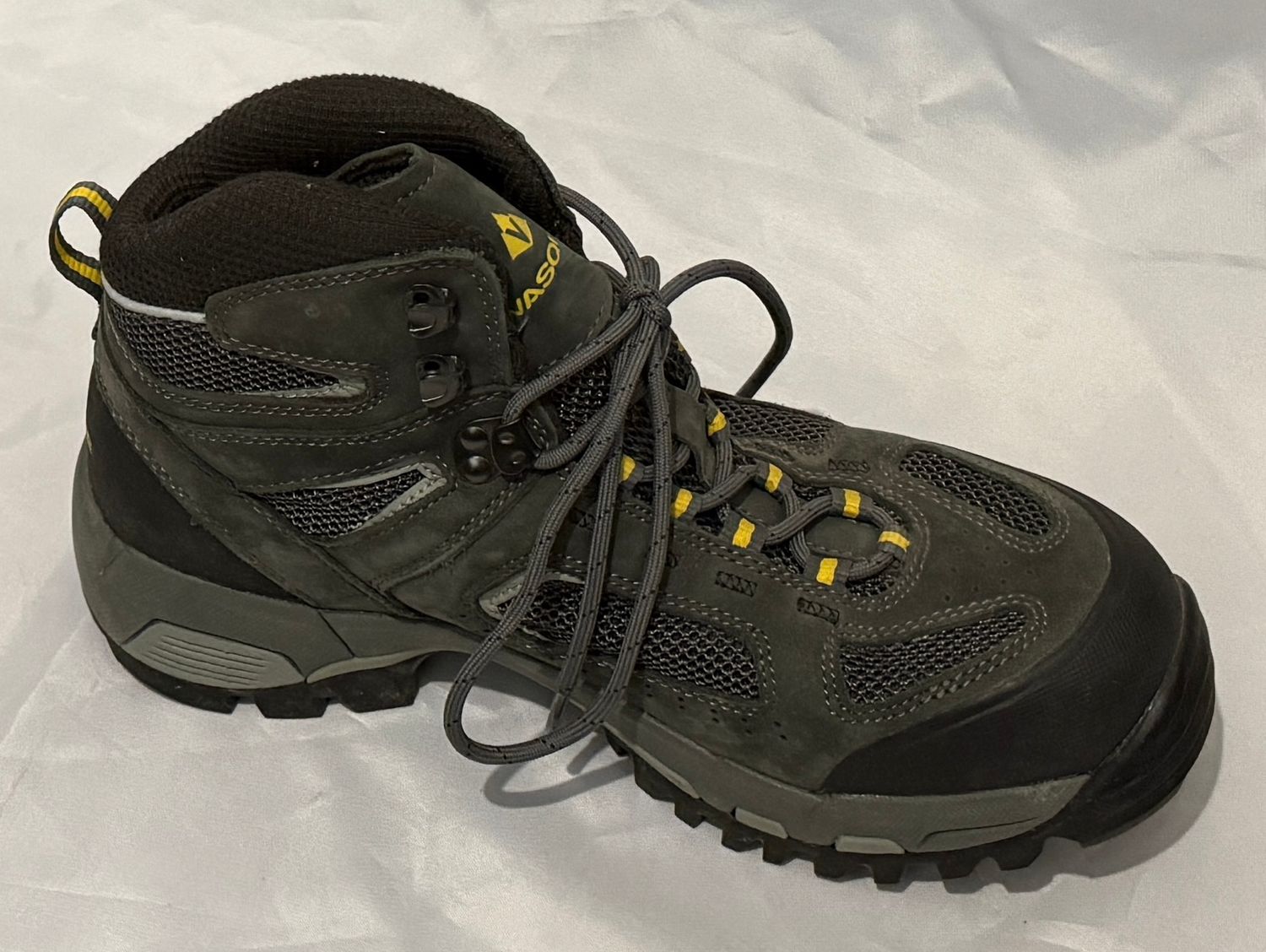 VASQUE GORE-TEX HIKING BOOT MEN'S SIZE 9M - #UNPAIR (LEFT) VASQUE GORE-TEX HIKING BOOT MEN'S SIZE 9M - #UNPAIR (LEFT)