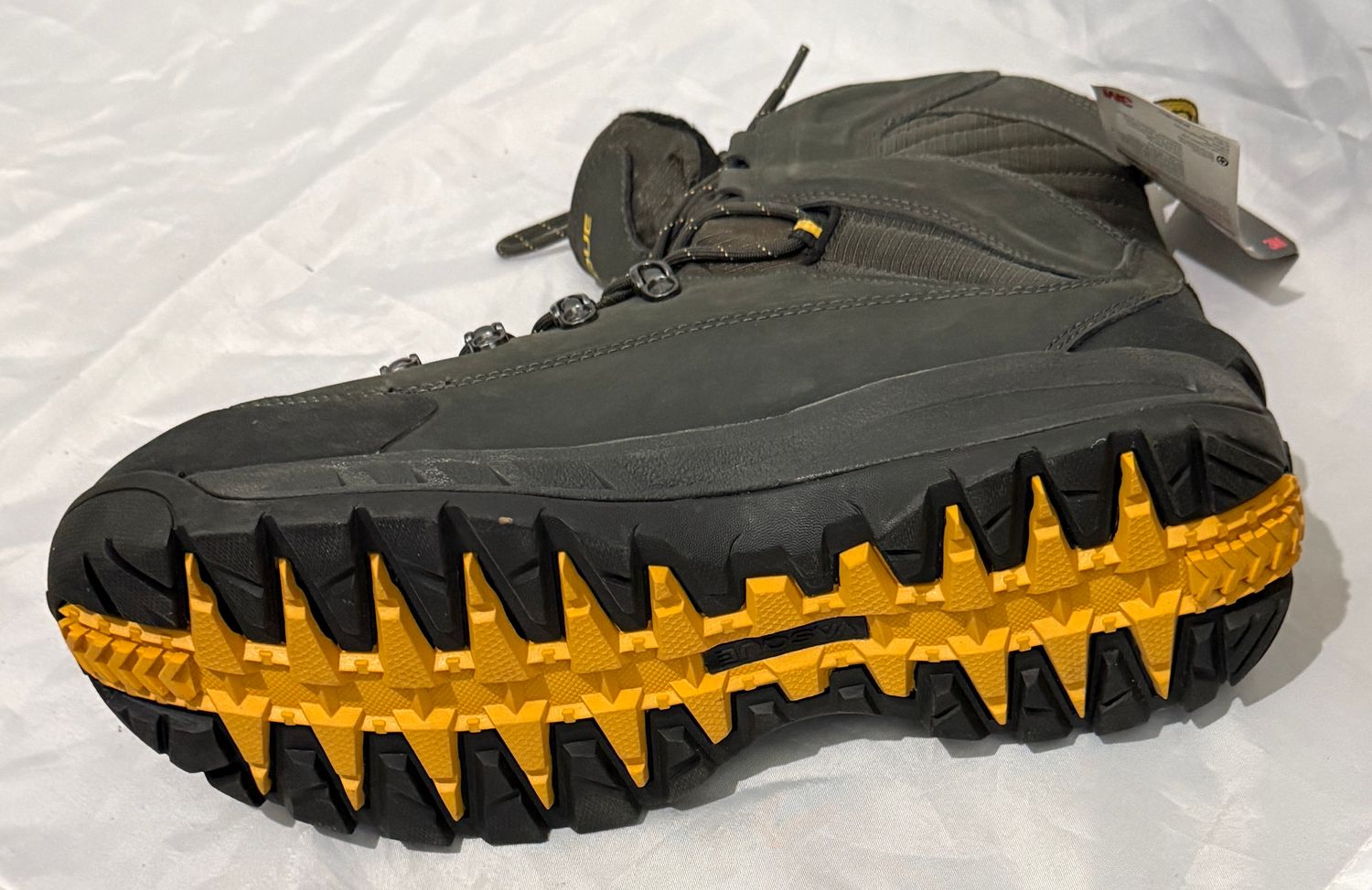 VASQUE SNOWBURBAN ULTRADRY WINTER BOOT MEN'S SIZE 13M - #UNPAIR (Right) VASQUE SNOWBURBAN ULTRADRY WINTER BOOT MEN'S SIZE 13M - #UNPAIR (Right)