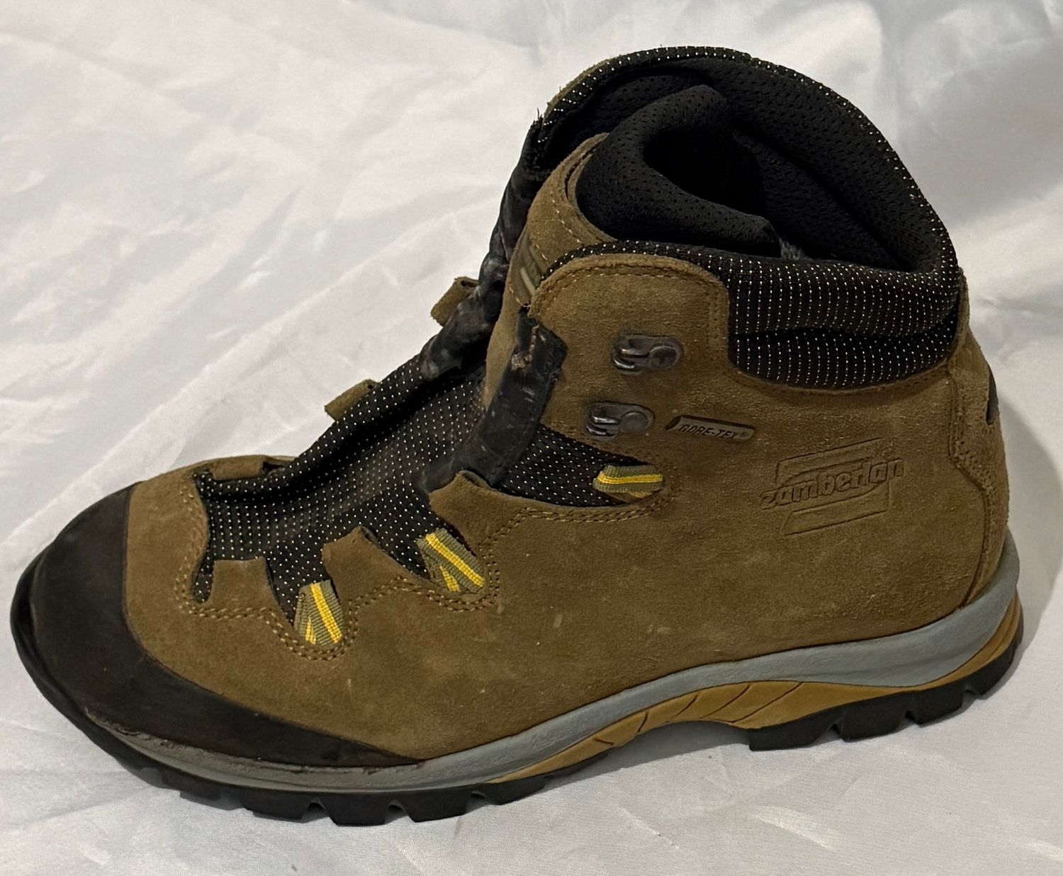 ZAMBERLAN HIKING BOOT MEN'S SIZE 8 / WOMEN'S SIZE 9 - #UNPAIR (RIGHT) ZAMBERLAN HIKING BOOT MEN'S SIZE 8 / WOMEN'S SIZE 9 - #UNPAIR (RIGHT)