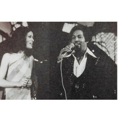 5th Dimension, The / Marilyn + Billy On Stage, Marilyn On Left | Photo Print