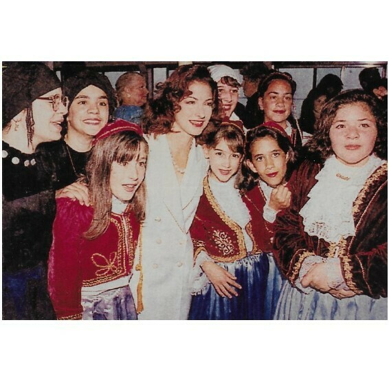 Estefan, Gloria / Dressed in White, Surrounded by Children | Photo Print